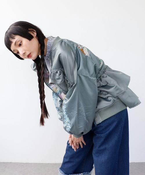 Three Four Time（ｽﾘｰﾌｫｰﾀｲﾑ）の「【tamaoworld】Embroidery jacket Swan（ブルゾン・レディース・ブルーグレー・FREE）」の2枚目の写真