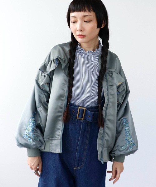 Three Four Time（ｽﾘｰﾌｫｰﾀｲﾑ）の「【tamaoworld】Embroidery jacket Swan（ブルゾン・レディース・ブルーグレー・FREE）」の3枚目の写真