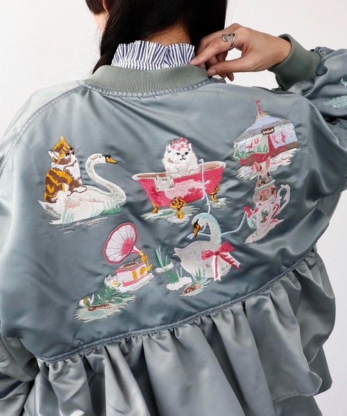 Three Four Time（ｽﾘｰﾌｫｰﾀｲﾑ）の「【tamaoworld】Embroidery jacket Swan（ブルゾン・レディース・ブルーグレー・FREE）」の4枚目の写真