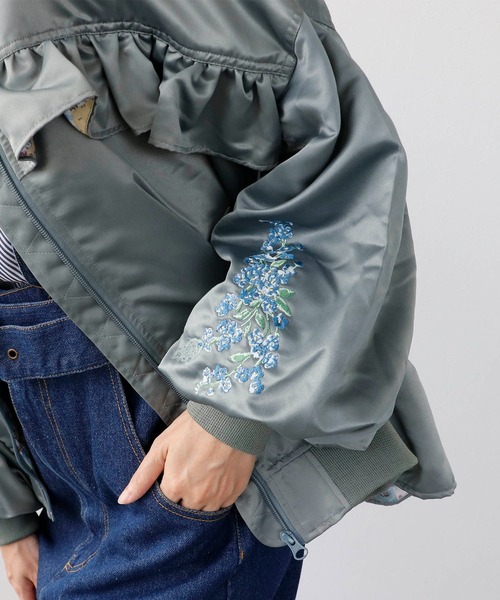 Three Four Time（ｽﾘｰﾌｫｰﾀｲﾑ）の「【tamaoworld】Embroidery jacket Swan（ブルゾン・レディース・ブルーグレー・FREE）」の5枚目の写真