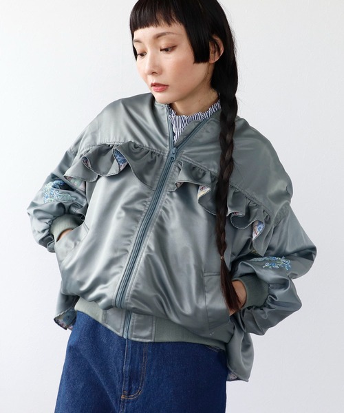 Three Four Time（ｽﾘｰﾌｫｰﾀｲﾑ）の「【tamaoworld】Embroidery jacket Swan（ブルゾン・レディース・ブルーグレー・FREE）」の6枚目の写真