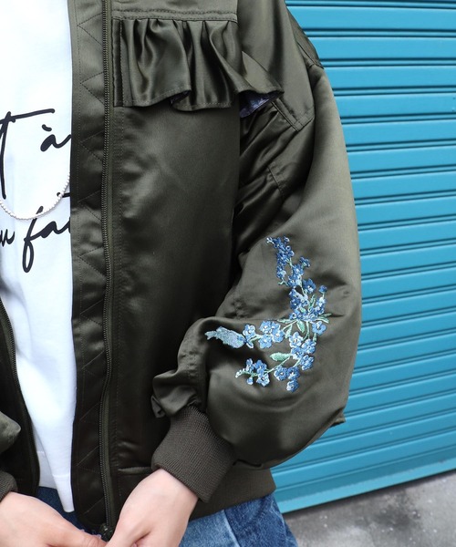 Three Four Time（ｽﾘｰﾌｫｰﾀｲﾑ）の「【tamaoworld】Embroidery jacket Swan（ブルゾン・レディース・ブルーグレー・FREE）」の12枚目の写真