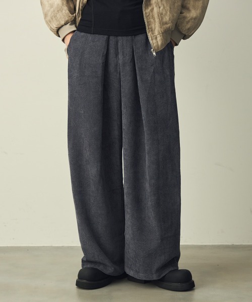Shoowtime(ショウタイム)の「Corduroy Tuck Wide Slacks / コーデュロイタックワイドスラックス(その他パンツ・メンズ・カーキ/ブラック/グレー・LARGE/MEDIUM/X-LARGE)」の1枚目の写真