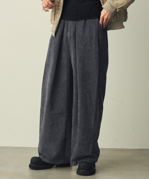 Shoowtime(ショウタイム)の「Corduroy Tuck Wide Slacks / コーデュロイタックワイドスラックス(その他パンツ・メンズ・カーキ/ブラック/グレー・LARGE/MEDIUM/X-LARGE)」の7枚目の写真