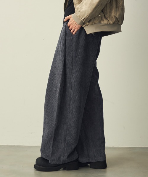 Shoowtime(ショウタイム)の「Corduroy Tuck Wide Slacks / コーデュロイタックワイドスラックス(その他パンツ・メンズ・カーキ/ブラック/グレー・LARGE/MEDIUM/X-LARGE)」の9枚目の写真