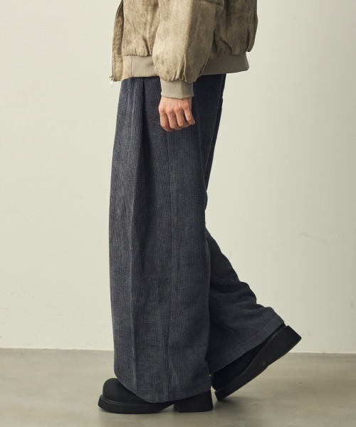 Shoowtime(ショウタイム)の「Corduroy Tuck Wide Slacks / コーデュロイタックワイドスラックス(その他パンツ・メンズ・カーキ/ブラック/グレー・LARGE/MEDIUM/X-LARGE)」の10枚目の写真