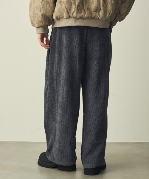 Shoowtime(ショウタイム)の「Corduroy Tuck Wide Slacks / コーデュロイタックワイドスラックス(その他パンツ・メンズ・カーキ/ブラック/グレー・LARGE/MEDIUM/X-LARGE)」の14枚目の写真