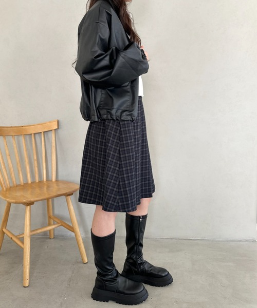 MYMOOD.（マイムード）の「ミディ丈チェック柄プリーツスカート（スカート・レディース・ネイビー/ブラウン・FREE）」の21枚目の写真