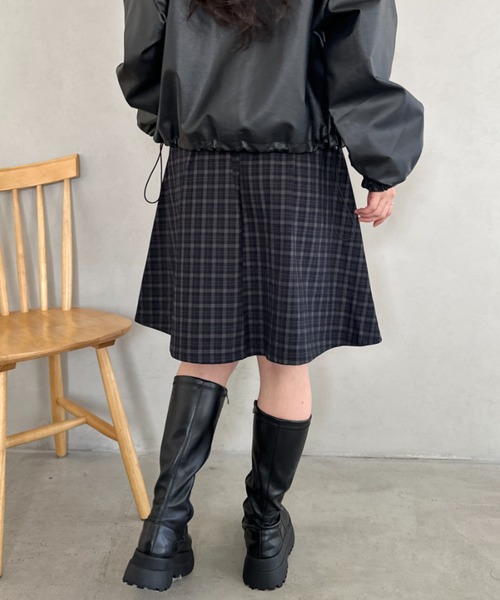 MYMOOD.（マイムード）の「ミディ丈チェック柄プリーツスカート（スカート・レディース・ネイビー/ブラウン・FREE）」の17枚目の写真