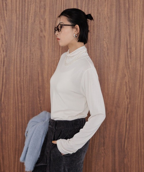 BAYFLOW（ベイフロー）の「[レイヤードスタイルに]ソフトフライスハイネックプルオーバー（Tシャツ/カットソー・レディース・ブラック/オフホワイト/ブルー・FREE）」の22枚目の写真