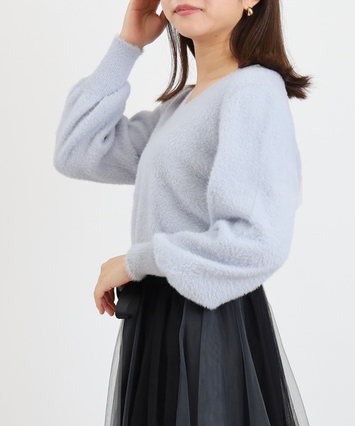 ASTORIA ODIER(アストリアオディール)の「ラメフェザーVネックニット(ニット/セーター・レディース・チャコールグレー/ブルー/ホワイト/ラベンダー・MEDIUM)」の18枚目の写真