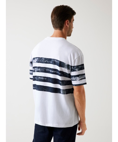 Guess(ゲス)の「Crew Neck Short Sleeves Faded Stripes Tee 半袖Tシャツ(Tシャツ/カットソー・メンズ・ブラック/ホワイト・SMALL/LARGE/X-LARGE/MEDIUM)」の3枚目の写真