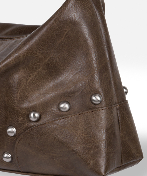 IUGAMAKARAS（イウガマカラス）の「Studded Hobo Bag (Brown)（ショルダーバッグ・レディース・その他・FREE）」の13枚目の写真
