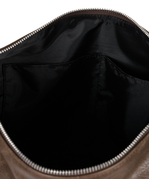 IUGAMAKARAS（イウガマカラス）の「Studded Hobo Bag (Brown)（ショルダーバッグ・レディース・その他・FREE）」の16枚目の写真