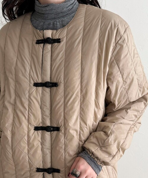 TAION(タイオン)の「【TAION/タイオン】REVERSIBLE CHINA BUTTON INNER DOWN(ダウンジャケット/コート・レディース・ベージュ/カーキ/ブラック・38)」の3枚目の写真