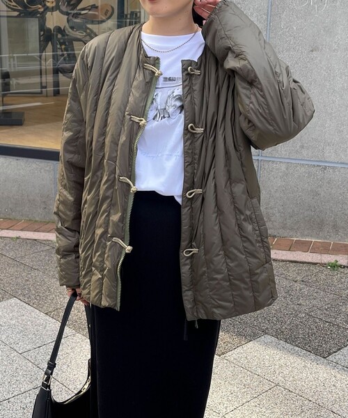 TAION(タイオン)の「【TAION/タイオン】REVERSIBLE CHINA BUTTON INNER DOWN(ダウンジャケット/コート・レディース・ベージュ/カーキ/ブラック・38)」の2枚目の写真