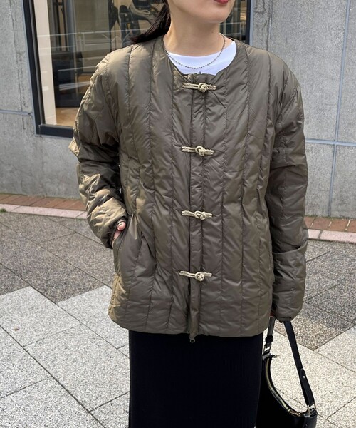 TAION(タイオン)の「【TAION/タイオン】REVERSIBLE CHINA BUTTON INNER DOWN(ダウンジャケット/コート・レディース・ベージュ/カーキ/ブラック・38)」の21枚目の写真