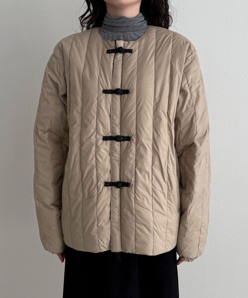 TAION(タイオン)の「【TAION/タイオン】REVERSIBLE CHINA BUTTON INNER DOWN(ダウンジャケット/コート・レディース・ベージュ/カーキ/ブラック・38)」の5枚目の写真