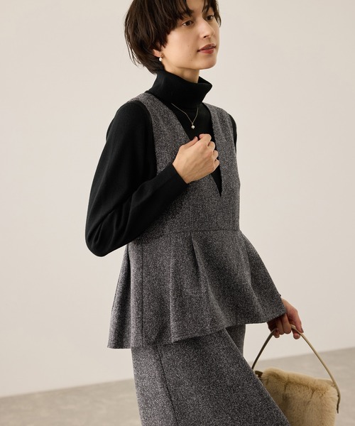 ROPE' PICNIC（ロペピクニック）の「【新色追加】レイヤード風ペプラムジャンパースカート（ジャンパースカート・レディース・チャコールグレー/ブラック/ダークブラウン/グレー・S/M/L）」の4枚目の写真