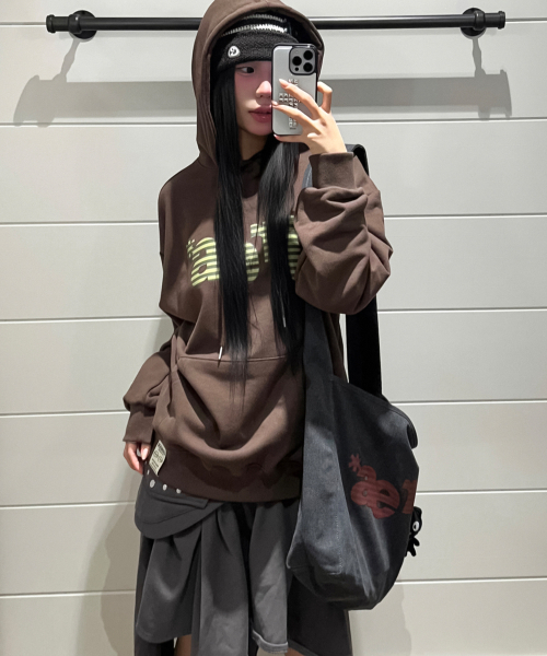 GRAVER（グレーバー）の「[ユニセックス]GRAE-Sストライプフードパーカー_ブラウン（パーカー・レディース・ブラウン・SMALL/MEDIUM/LARGE）」の6枚目の写真