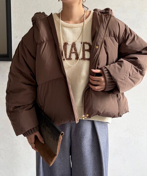 Chez toi(シェトワ)の「プリーツネックショートダウン(ダウンジャケット/コート・レディース・グレイッシュベージュ/ブラック/ブラウン・FREE)」の3枚目の写真