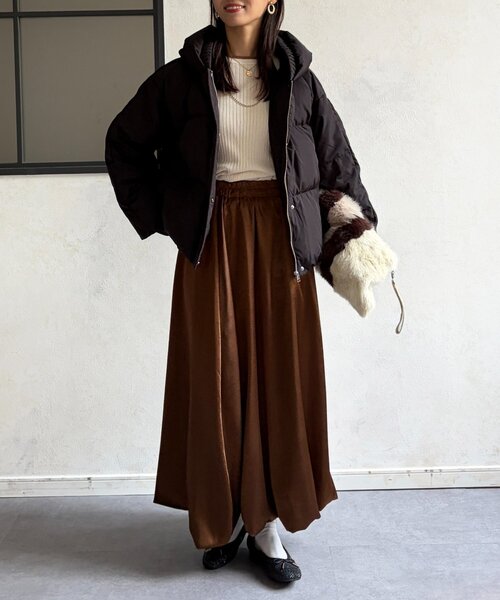 Chez toi(シェトワ)の「プリーツネックショートダウン(ダウンジャケット/コート・レディース・グレイッシュベージュ/ブラック/ブラウン・FREE)」の10枚目の写真