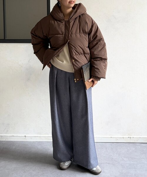 Chez toi(シェトワ)の「プリーツネックショートダウン(ダウンジャケット/コート・レディース・グレイッシュベージュ/ブラック/ブラウン・FREE)」の21枚目の写真