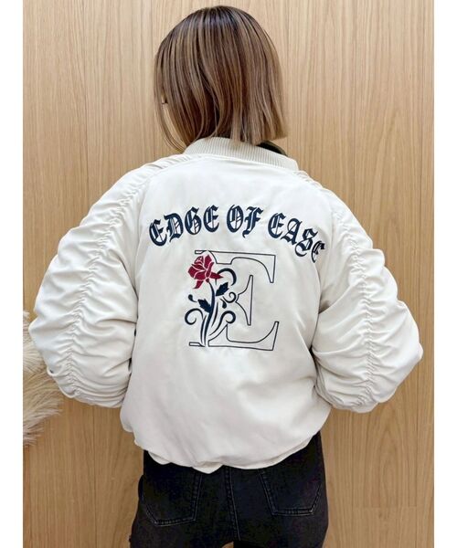 EVRIS(エヴリス)の「ボリュームギャザーショートMA-1(MA-1・レディース・ブラック/カーキ/ホワイト・FREE)」の4枚目の写真