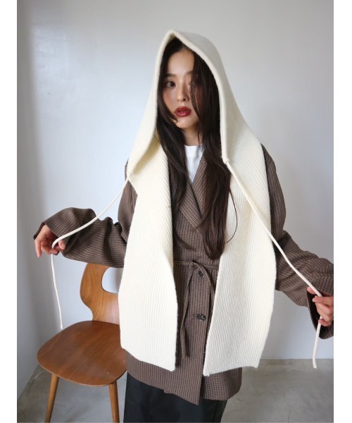 TRUNC（トランクエイティーエイト）の「Hooded Knit Scarf（マフラー・レディース・ブラック/アイボリー・FREE）」の7枚目の写真