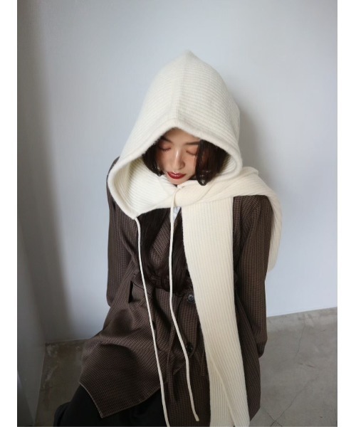 TRUNC（トランクエイティーエイト）の「Hooded Knit Scarf（マフラー・レディース・ブラック/アイボリー・FREE）」の9枚目の写真