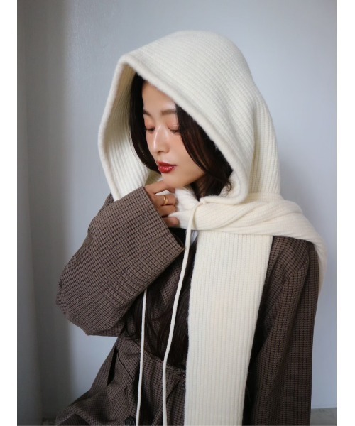 TRUNC（トランクエイティーエイト）の「Hooded Knit Scarf（マフラー・レディース・ブラック/アイボリー・FREE）」の10枚目の写真