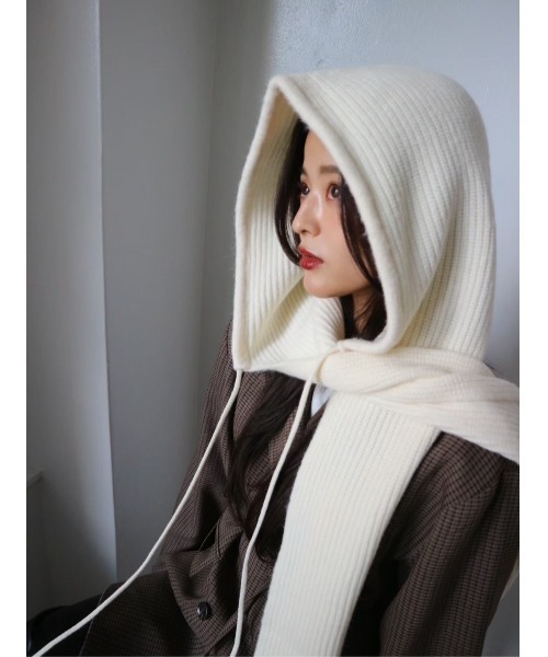 TRUNC（トランクエイティーエイト）の「Hooded Knit Scarf（マフラー・レディース・ブラック/アイボリー・FREE）」の11枚目の写真