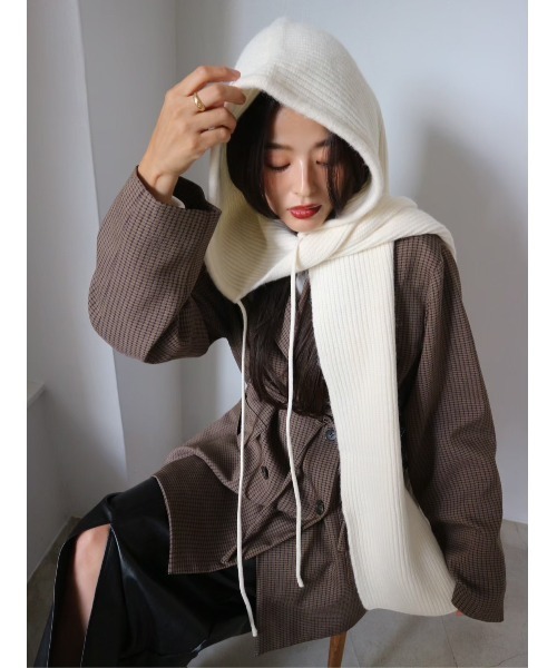TRUNC（トランクエイティーエイト）の「Hooded Knit Scarf（マフラー・レディース・ブラック/アイボリー・FREE）」の12枚目の写真