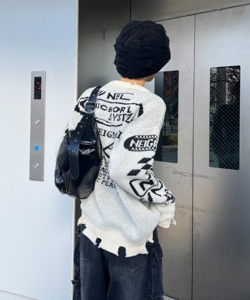 lilful(リルフル)の「レーシングロゴ 裾ダメージニット(ニット/セーター・メンズ・アイボリー/ブラック・M/L)」の5枚目の写真