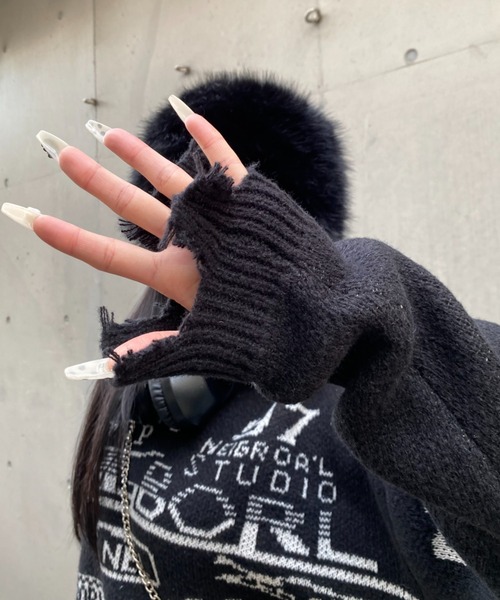 lilful(リルフル)の「レーシングロゴ 裾ダメージニット(ニット/セーター・メンズ・アイボリー/ブラック・M/L)」の18枚目の写真