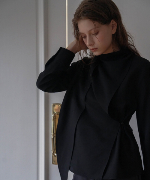 DEHEVE（デヘヴェ）の「Wrap Scarf Blouse [Black]（シャツ/ブラウス・レディース・その他・FREE）」の3枚目の写真