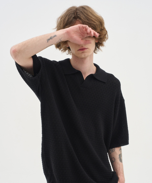 BLOND9(ブロンドナイン)の「ソフトテクスチャーオープンカラー半袖ニット_ブラック(ニット/セーター・メンズ・その他・MEDIUM/LARGE/X-LARGE)」の3枚目の写真