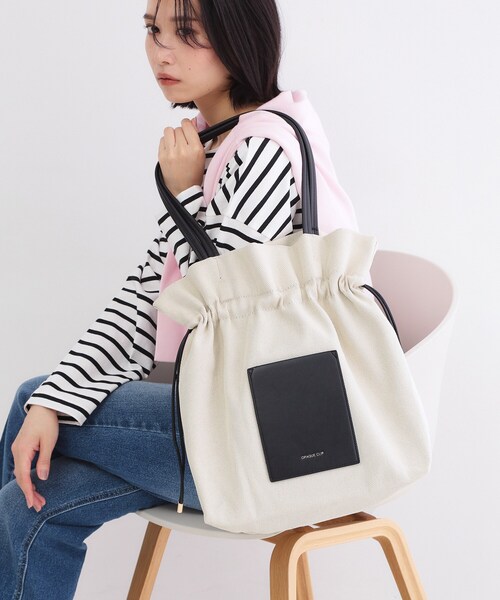 OPAQUE.CLIP(オペークドットクリップ)の「素材アソートドロストデザイン巾着トートバッグ【A4サイズ対応】(トートバッグ・レディース・ブラック系/ダークブラウン系1/アイボリー/ブラック・00)」の5枚目の写真