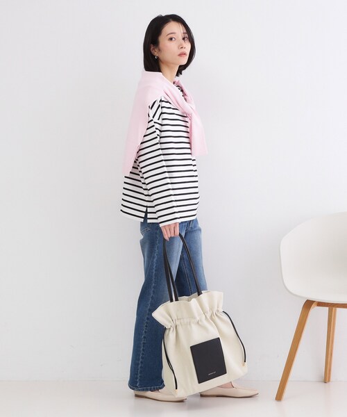 OPAQUE.CLIP(オペークドットクリップ)の「素材アソートドロストデザイン巾着トートバッグ【A4サイズ対応】(トートバッグ・レディース・ブラック系/ダークブラウン系1/アイボリー/ブラック・00)」の6枚目の写真