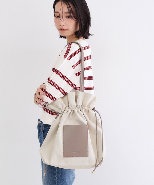 OPAQUE.CLIP(オペークドットクリップ)の「素材アソートドロストデザイン巾着トートバッグ【A4サイズ対応】(トートバッグ・レディース・ブラック系/ダークブラウン系1/アイボリー/ブラック・00)」の7枚目の写真