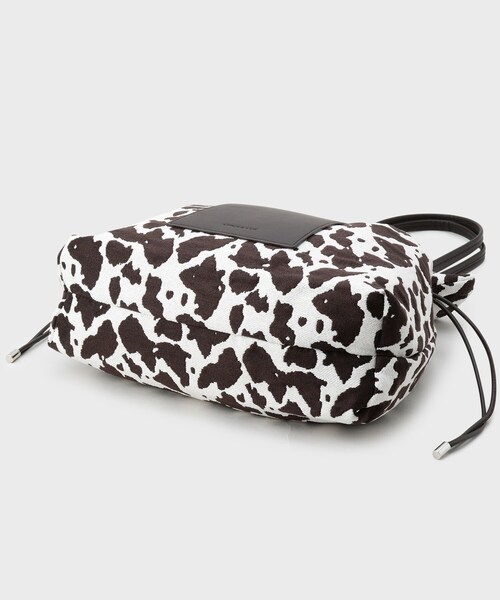 OPAQUE.CLIP(オペークドットクリップ)の「素材アソートドロストデザイン巾着トートバッグ【A4サイズ対応】(トートバッグ・レディース・ブラック系/ダークブラウン系1/アイボリー/ブラック・00)」の17枚目の写真