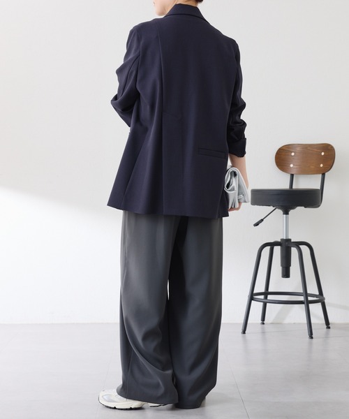 COLLAGE GALLARDAGALANTE（コラージュガリャルダガランテ）の「ストレッチシャークスキンジャケット（テーラードジャケット・レディース・ベージュ/ネイビー・FREE）」の11枚目の写真