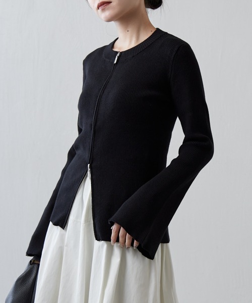 Lui's（ルイス）の「袖フレアZIPニットプルオーバー（ニット/セーター・レディース・グレー/ブラック・FREE）」の2枚目の写真