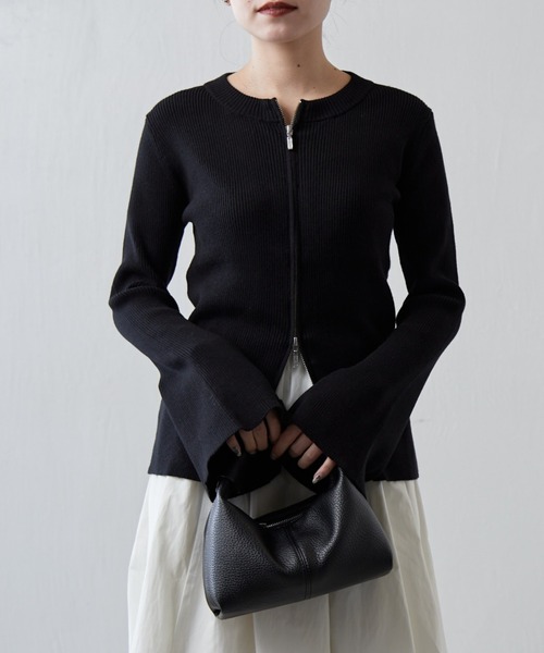 Lui's（ルイス）の「袖フレアZIPニットプルオーバー（ニット/セーター・レディース・グレー/ブラック・FREE）」の5枚目の写真