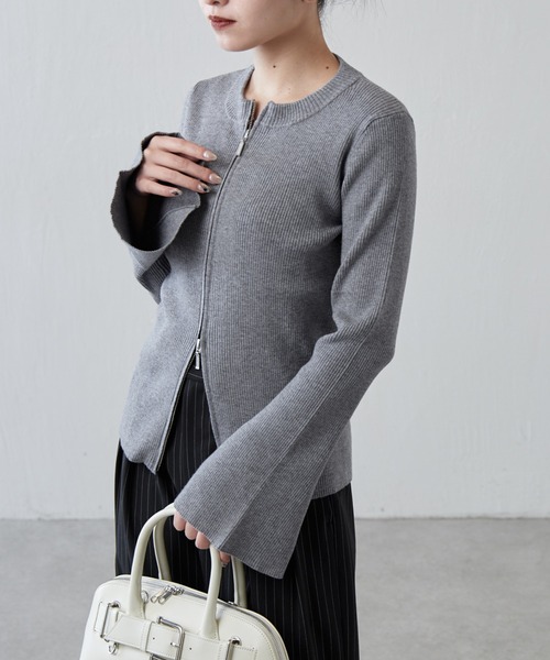 Lui's（ルイス）の「袖フレアZIPニットプルオーバー（ニット/セーター・レディース・グレー/ブラック・FREE）」の9枚目の写真