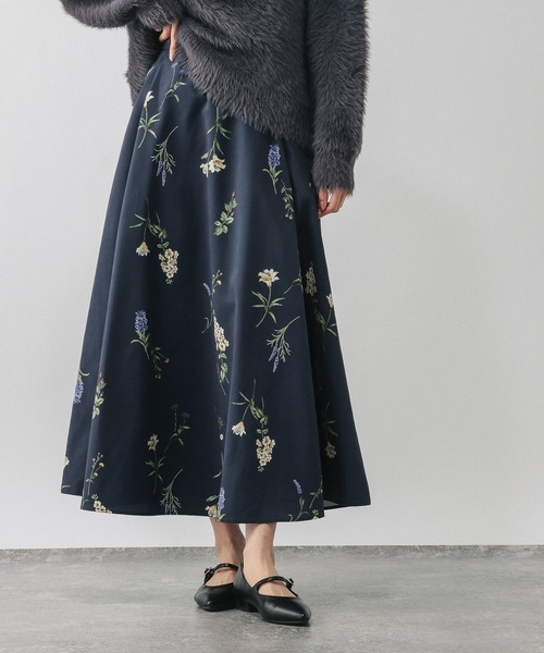 GLOBAL WORK（グローバルワーク）の「ピーチサテンフレアスカート柄/635425（スカート・レディース・ドット/レオパード/ネイビー系8・REGULAR/SHORT）」の6枚目の写真