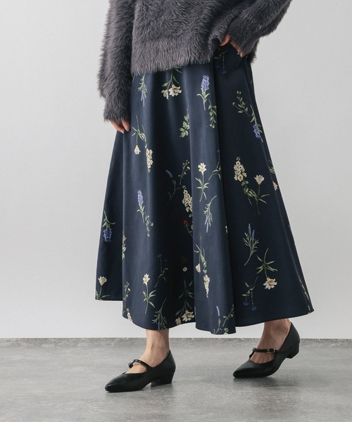 GLOBAL WORK（グローバルワーク）の「ピーチサテンフレアスカート柄/635425（スカート・レディース・ドット/レオパード/ネイビー系8・REGULAR/SHORT）」の7枚目の写真