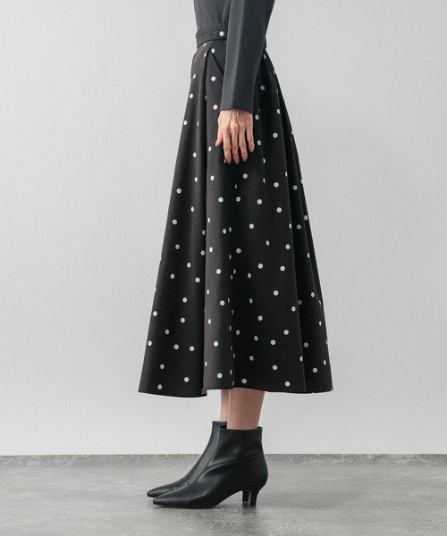 GLOBAL WORK（グローバルワーク）の「ピーチサテンフレアスカート柄/635425（スカート・レディース・ドット/レオパード/ネイビー系8・REGULAR/SHORT）」の17枚目の写真