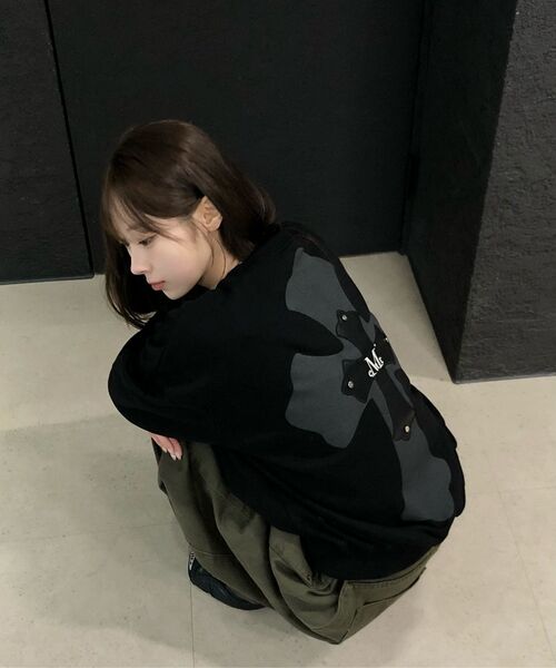 MUCENT(ムセント)の「ノクセンバッククロスレザーパッチマンツーマン 男女共用 (2カラー)(スウェット・レディース・グレー系/ブラック・FREE)」の14枚目の写真