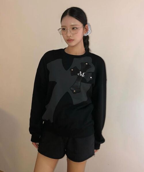 MUCENT(ムセント)の「ノクセンバッククロスレザーパッチマンツーマン 男女共用 (2カラー)(スウェット・レディース・グレー系/ブラック・FREE)」の15枚目の写真